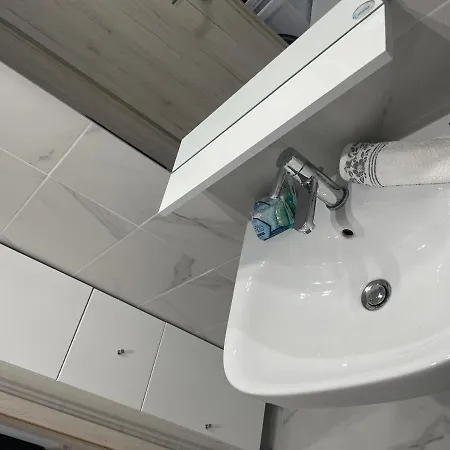 Apartment Moghioros Park Dum4 *