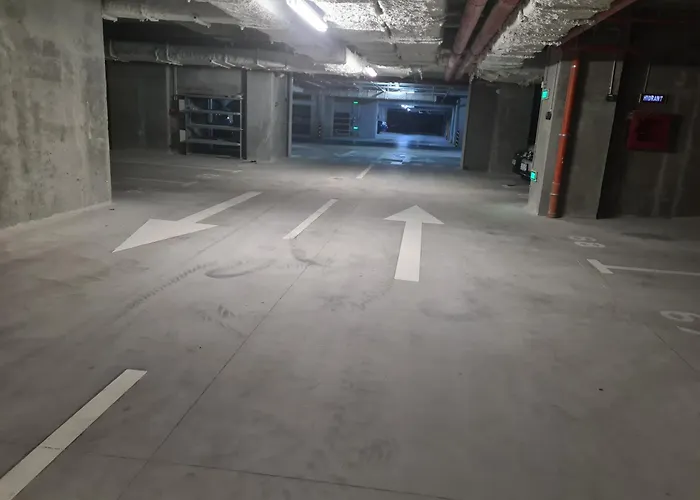 Апартаменти Moghioros Park Dum4 *